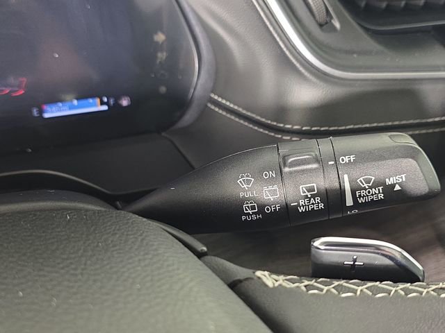 Used 2024 Jeep Grand Cherokee Limited w/ Black Appearance Package image 31