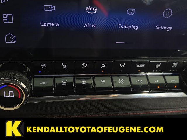Used 2024 Chevrolet Colorado Z71 w/ Z71 Convenience Package 2 AWD/4WD image 23
