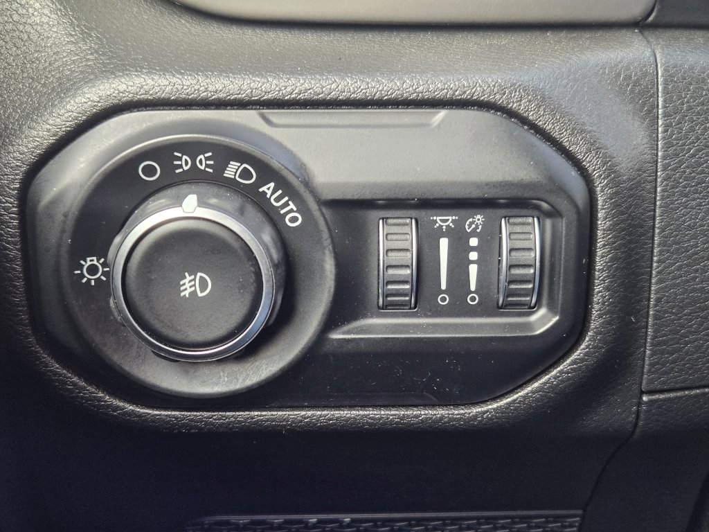 Used 2020 Jeep Wrangler Sport image 13