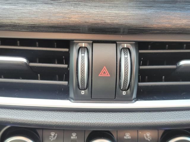 Used 2020 Alfa Romeo Stelvio Base w/ Nero Edizione image 21