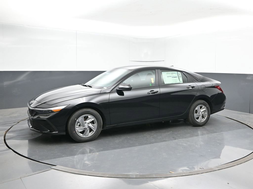 New 2026 Hyundai Elantra SE FWD image 2