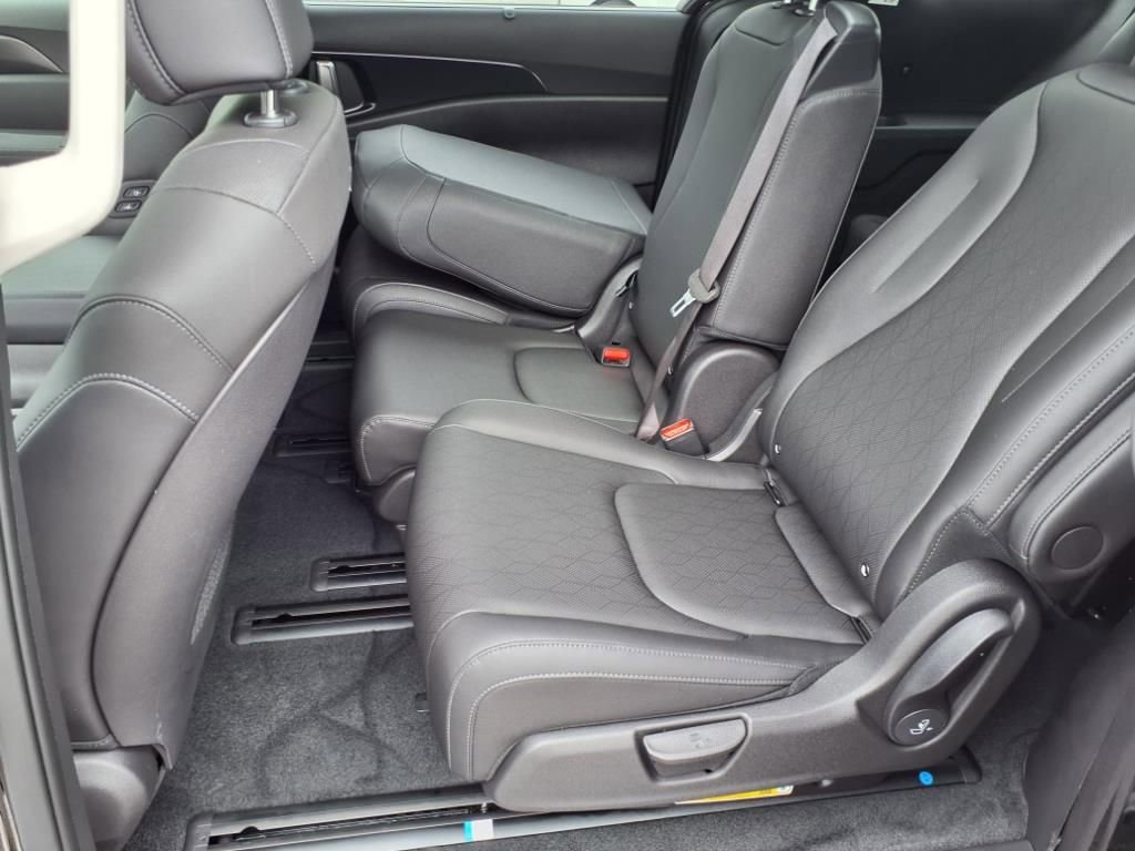 New 2026 Kia Carnival SX w/ SX Dark Edition Package image 12