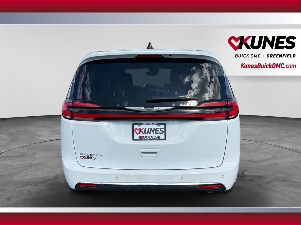 Used 2024 Chrysler Pacifica Touring-L FWD image 9