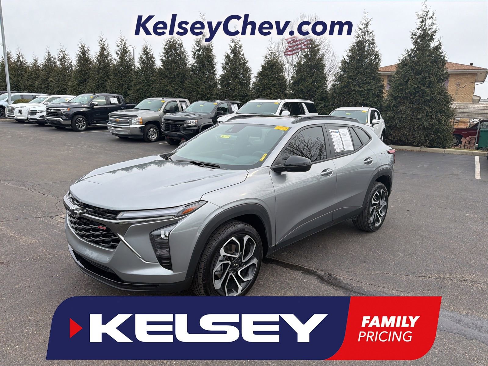 Used 2025 Chevrolet Trax RS w/ Sunroof Package FWD image 1