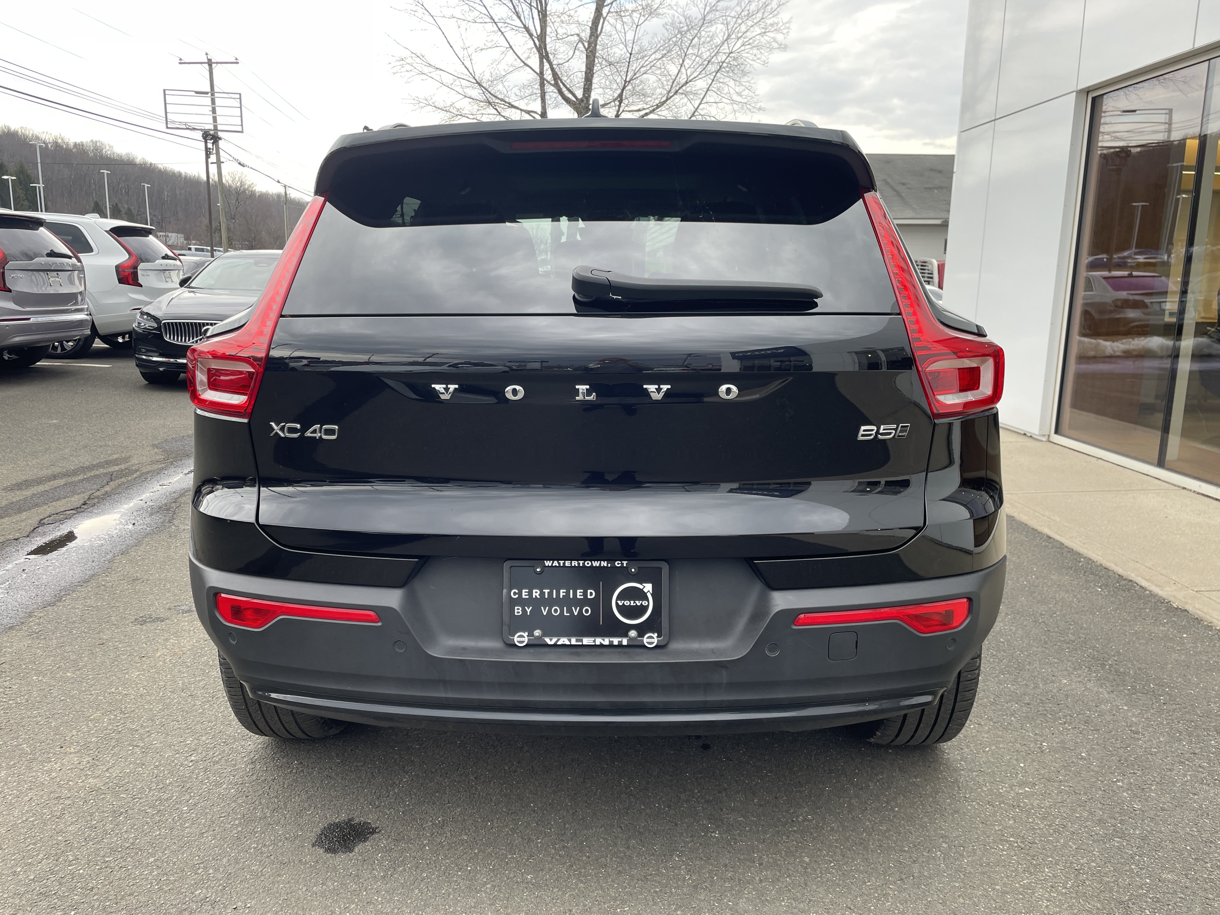 Certified 2025 Volvo XC40 B5 Plus AWD/4WD image 5