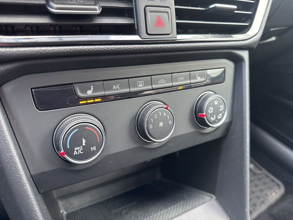 Certified 2022 Volkswagen Taos SE image 18