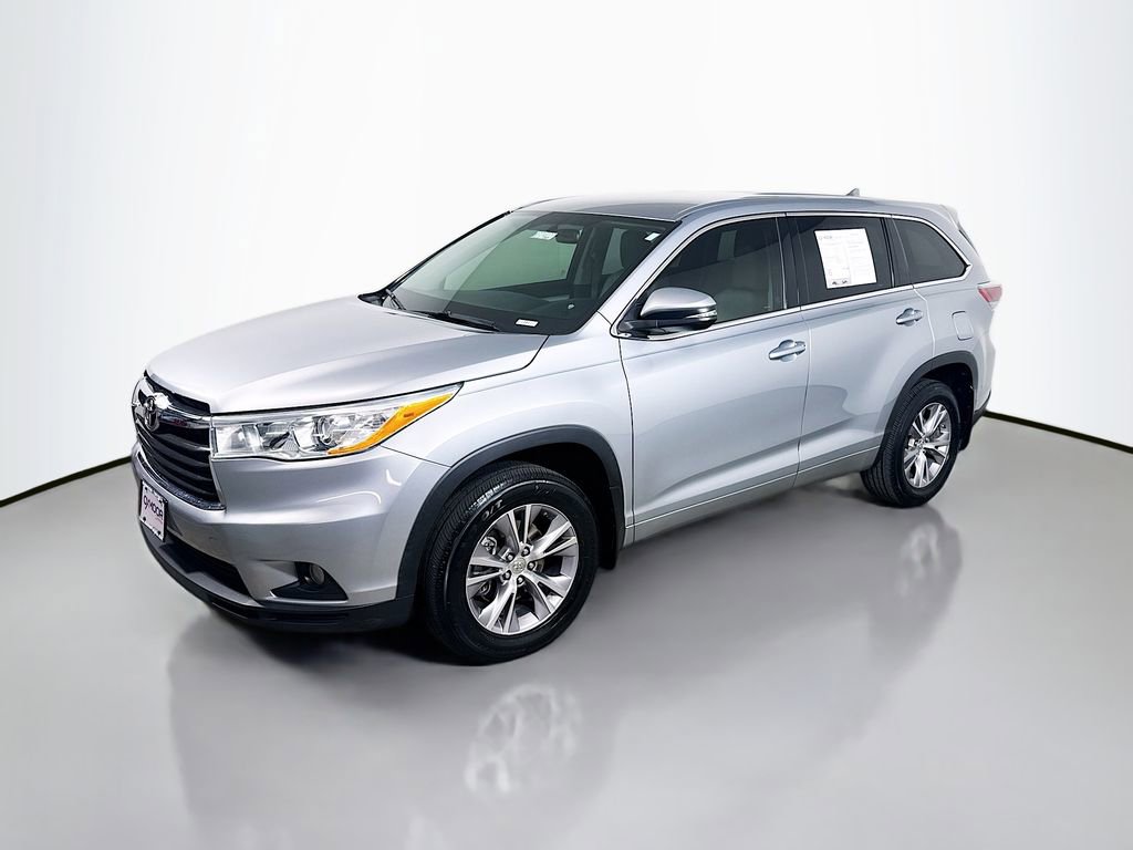 Used 2014 Toyota Highlander Plus FWD image 3