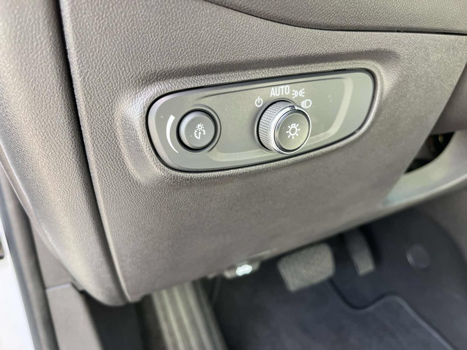Used 2023 Chevrolet Equinox LS w/ LS Convenience Package FWD image 30