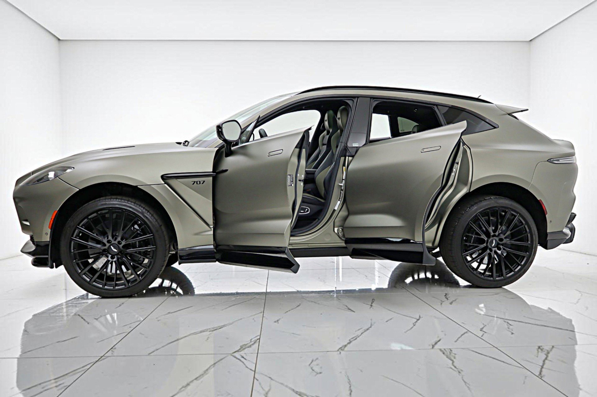 Used 2023 Aston Martin DBX 707 image 4