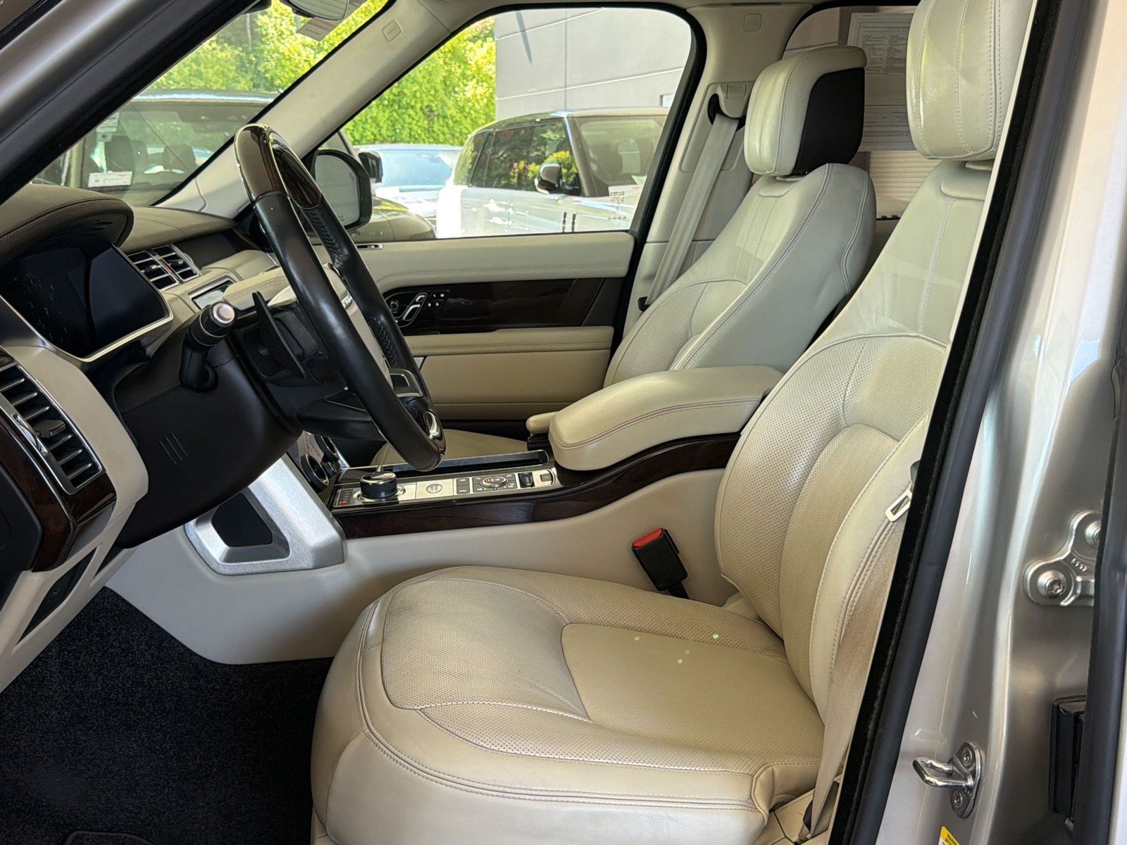 Used 2018 Land Rover Range Rover HSE AWD/4WD image 28