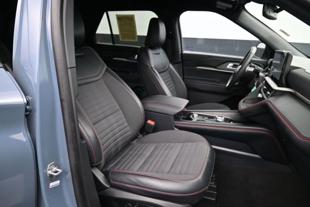 Used 2025 Ford Explorer ST-Line w/ Premium Package RWD image 14