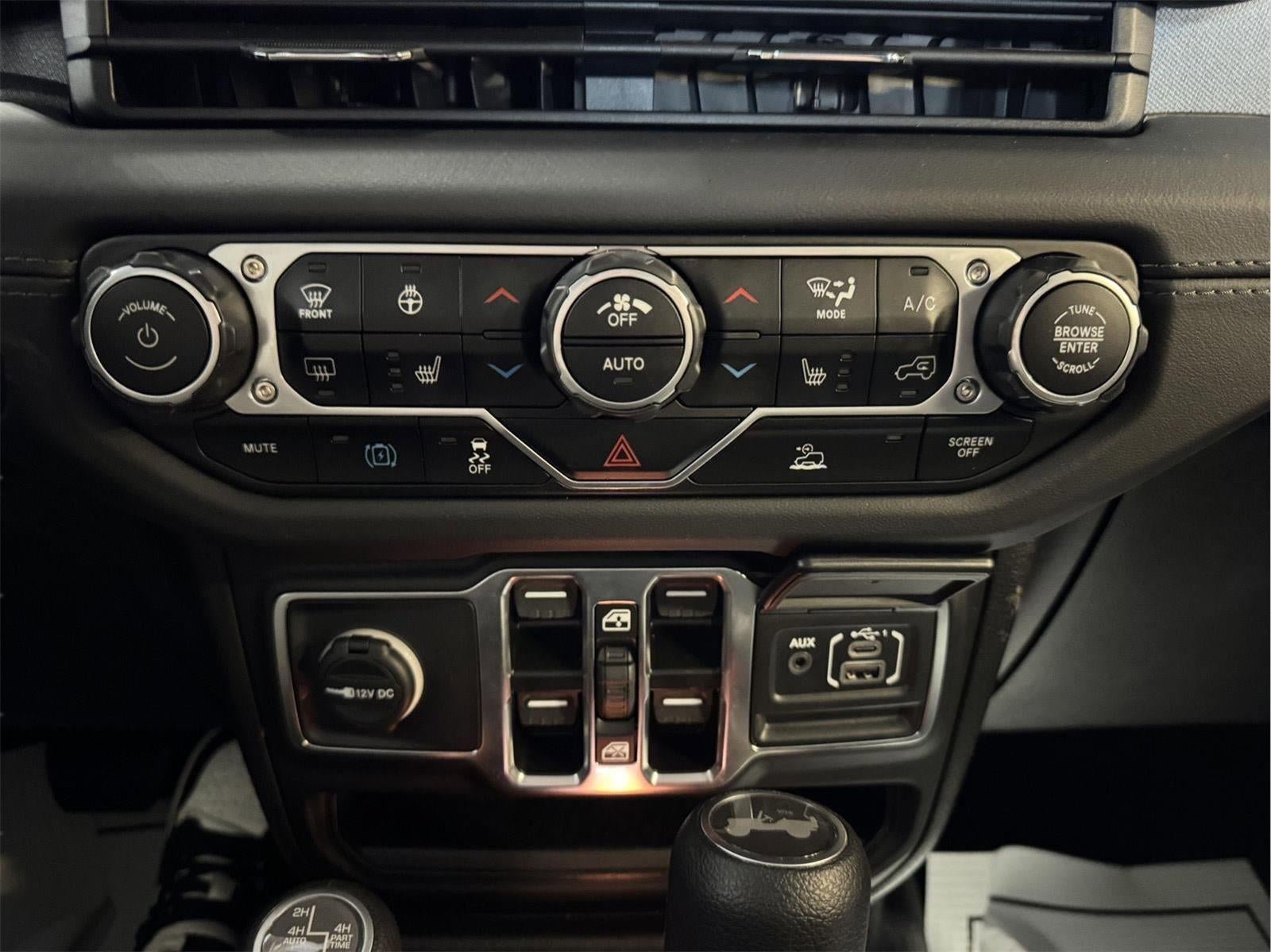 Used 2025 Jeep Wrangler Unlimited Sahara AWD/4WD image 25