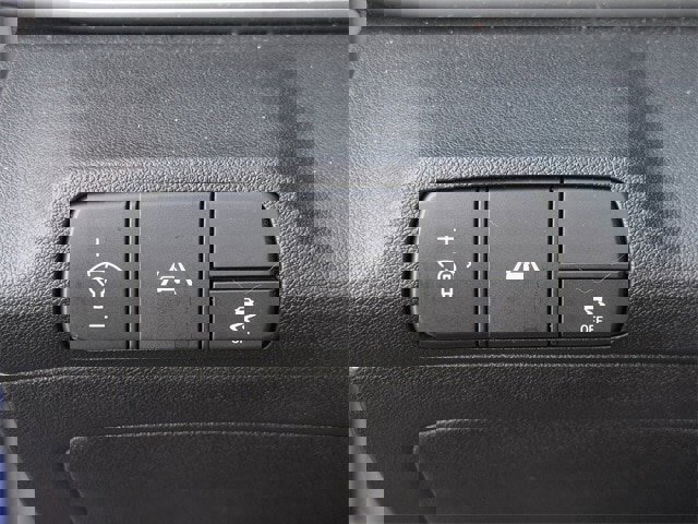 Used 2021 Hyundai Elantra Limited image 22