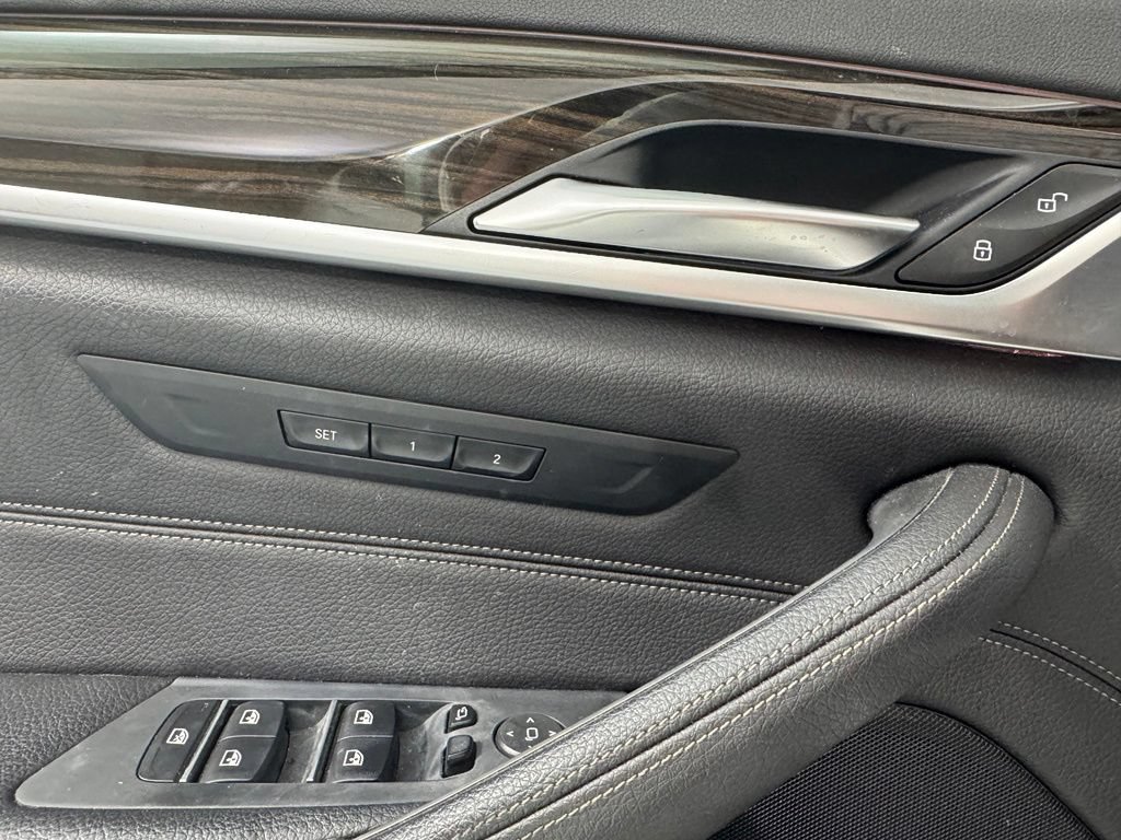 Used 2018 BMW 540i xDrive AWD/4WD image 11