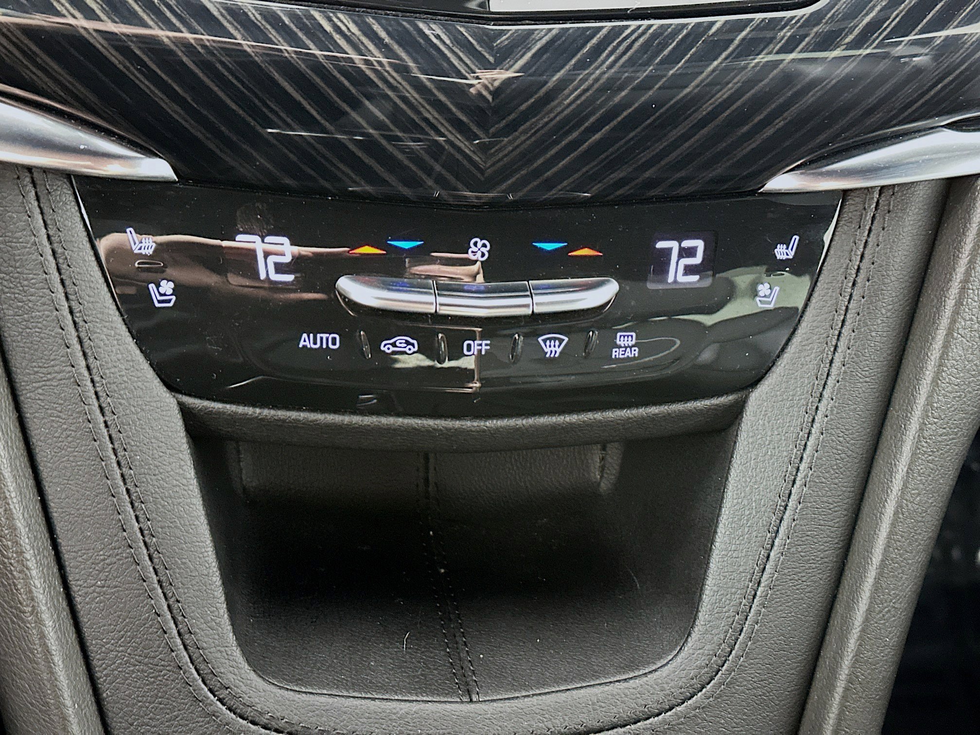 Used 2022 Cadillac XT6 Premium Luxury w/ Technology Package image 15