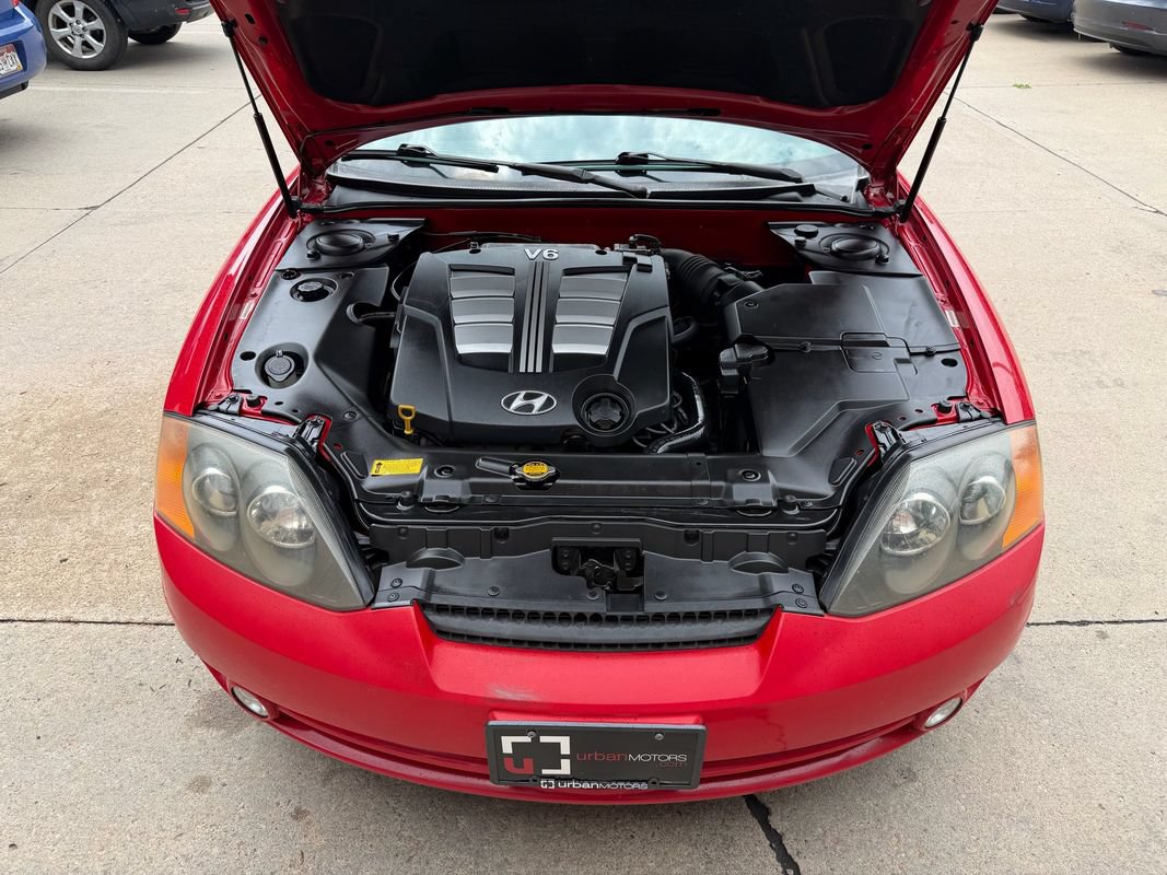 Used 2004 Hyundai Tiburon GT FWD image 25