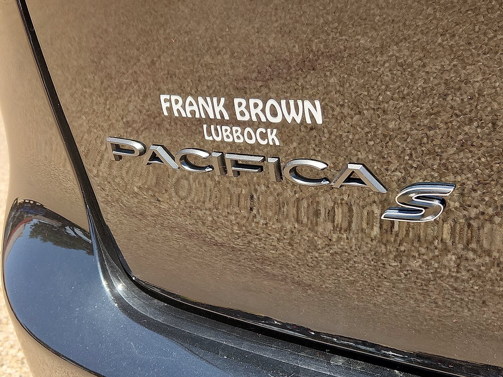 Used 2025 Chrysler Pacifica Limited FWD image 9