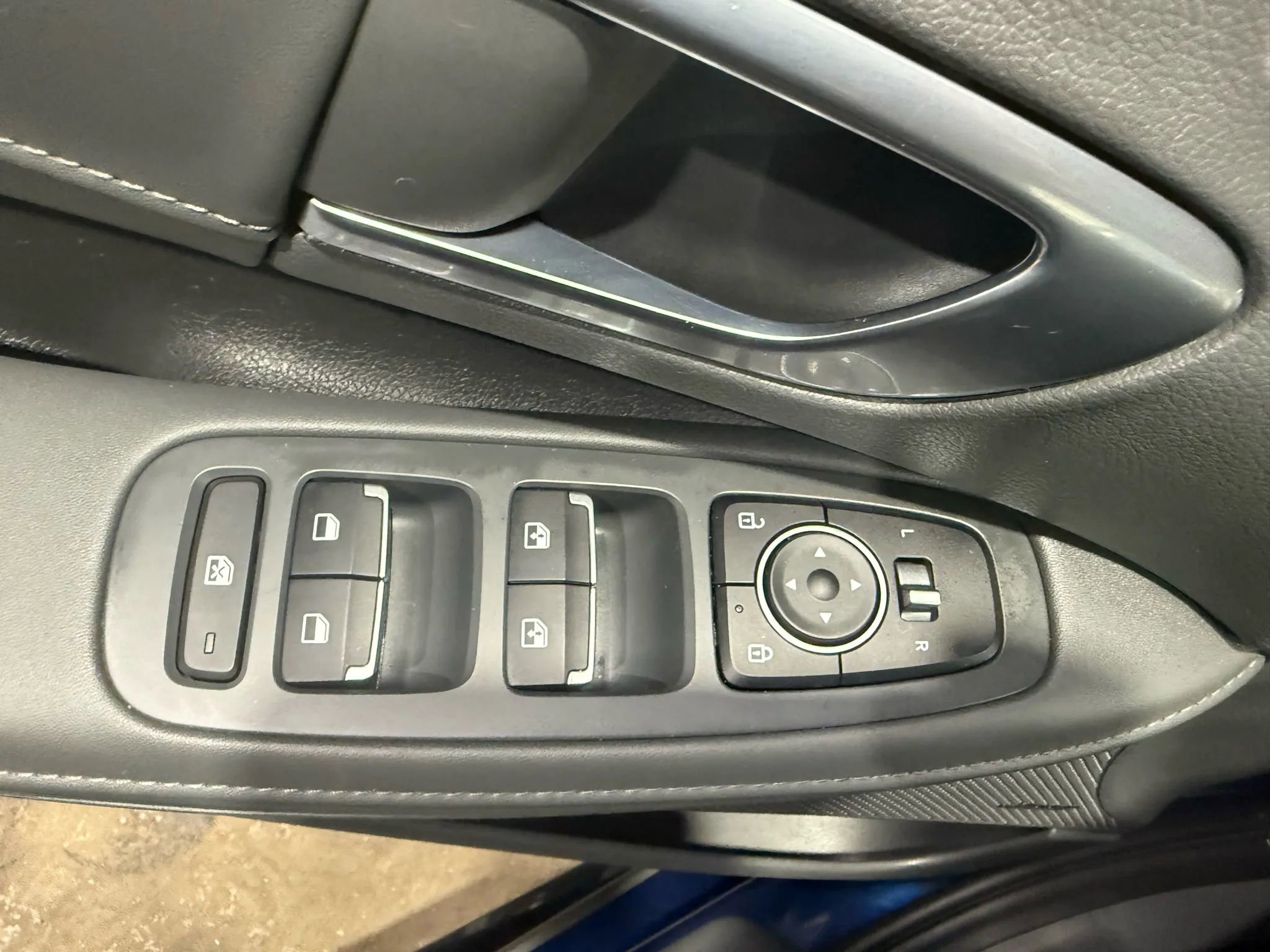 Used 2021 Hyundai Sonata Limited w/ Winter Weather Package image 25