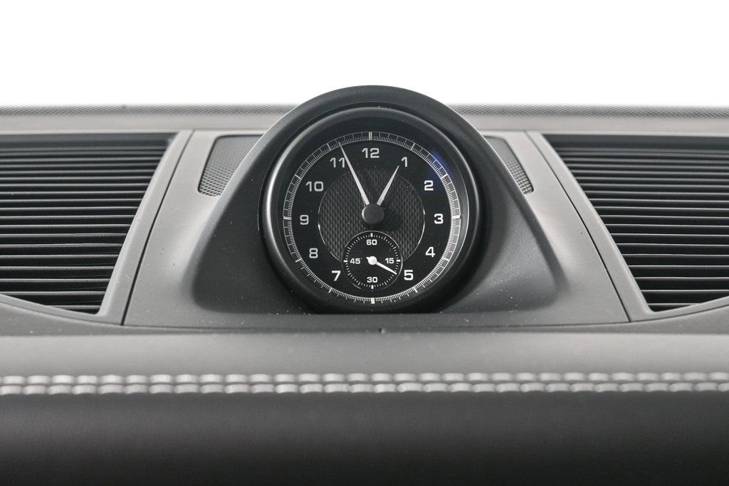 Certified 2025 Porsche Macan image 16