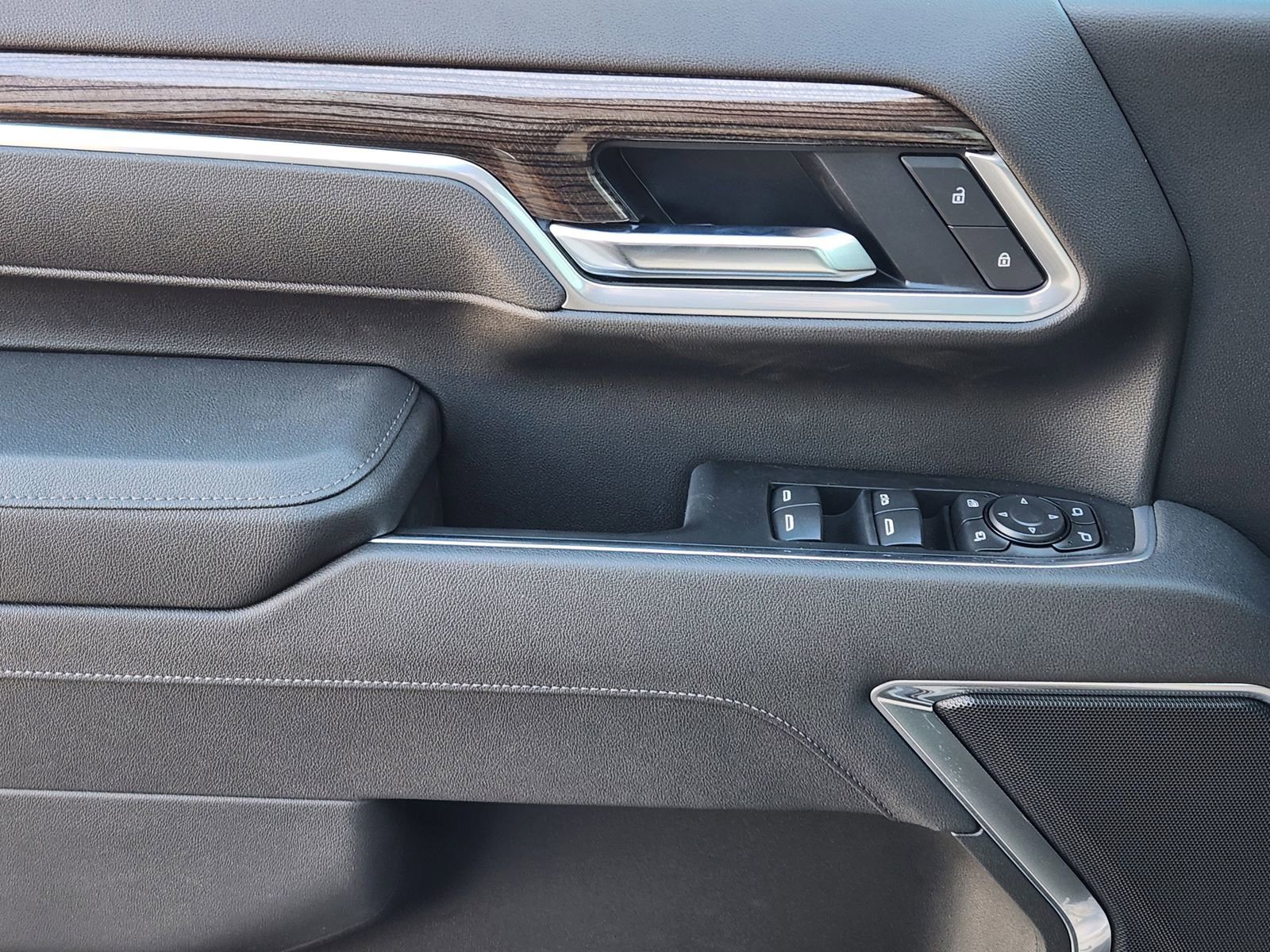 New 2026 Chevrolet Silverado 2500 LT w/ Z71 Chrome Sport Edition image 21