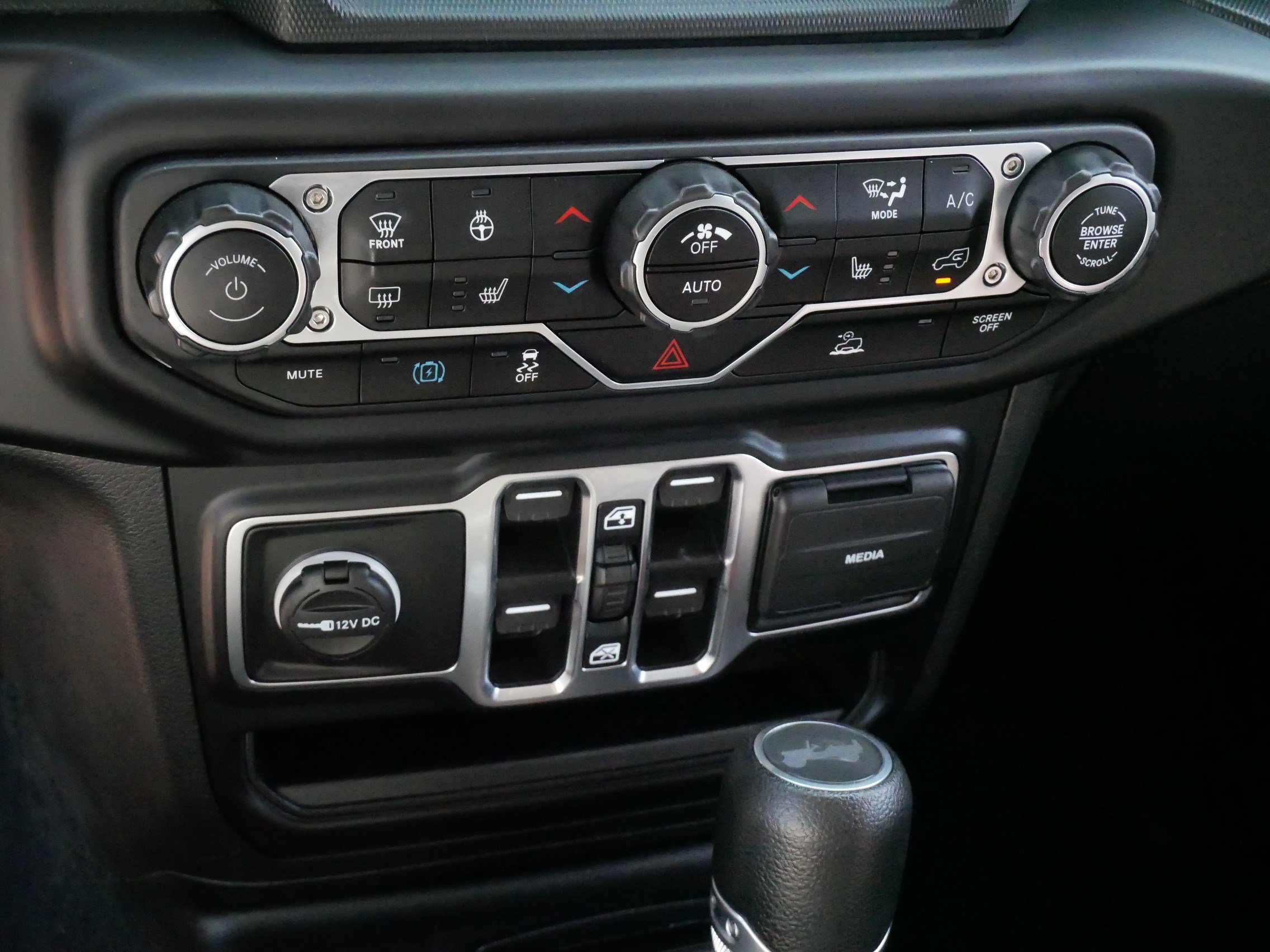 Used 2023 Jeep Wrangler Unlimited w/ Cold Weather Group AWD/4WD image 23