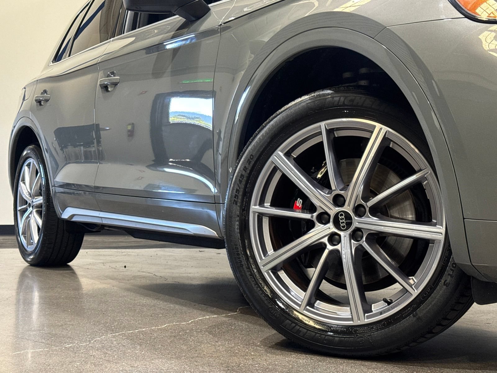 Used 2023 Audi SQ5 Premium Plus w/ Premium Plus Package AWD/4WD image 3