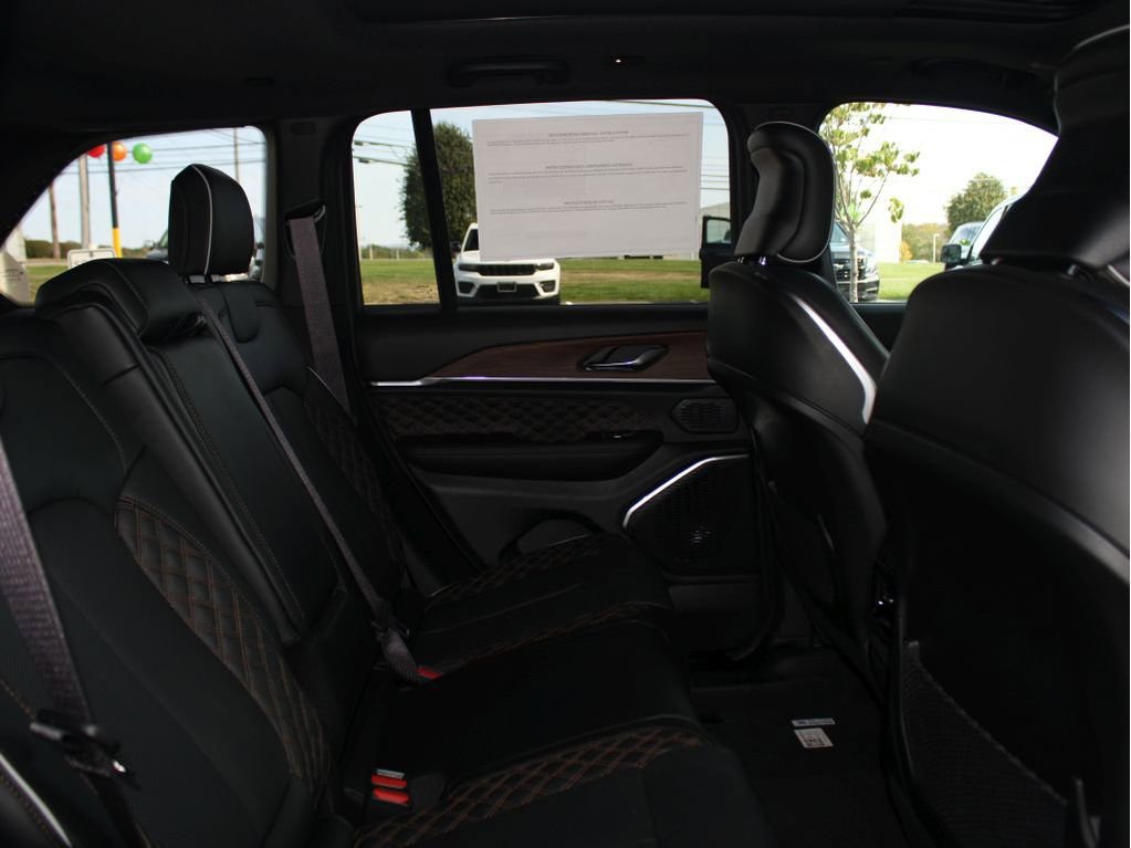 New 2025 Jeep Grand Cherokee Summit image 31