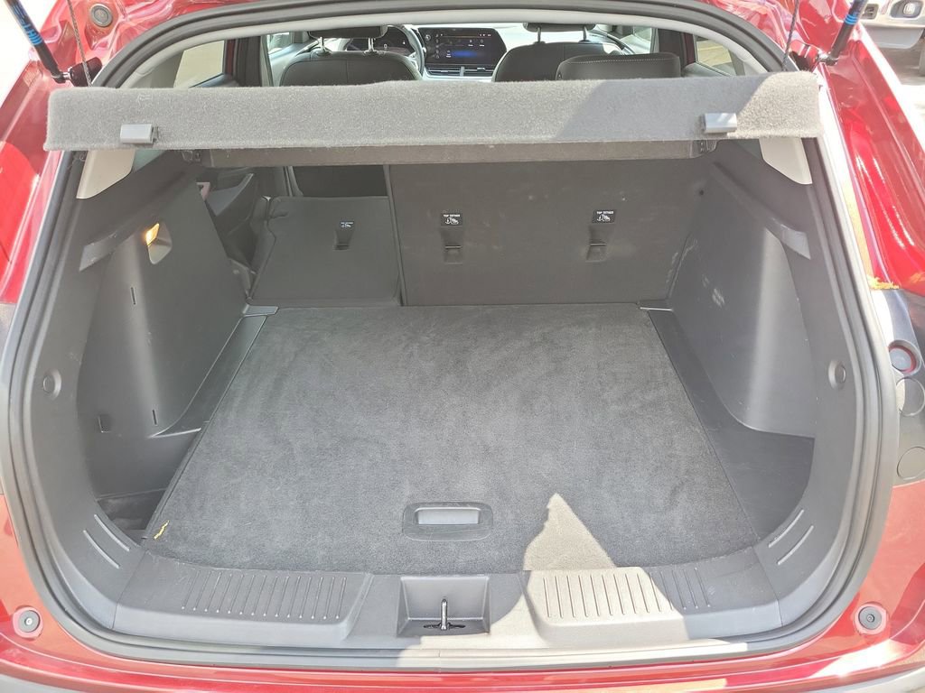 Used 2025 Chevrolet Trax LT w/ LT Convenience Package FWD image 11