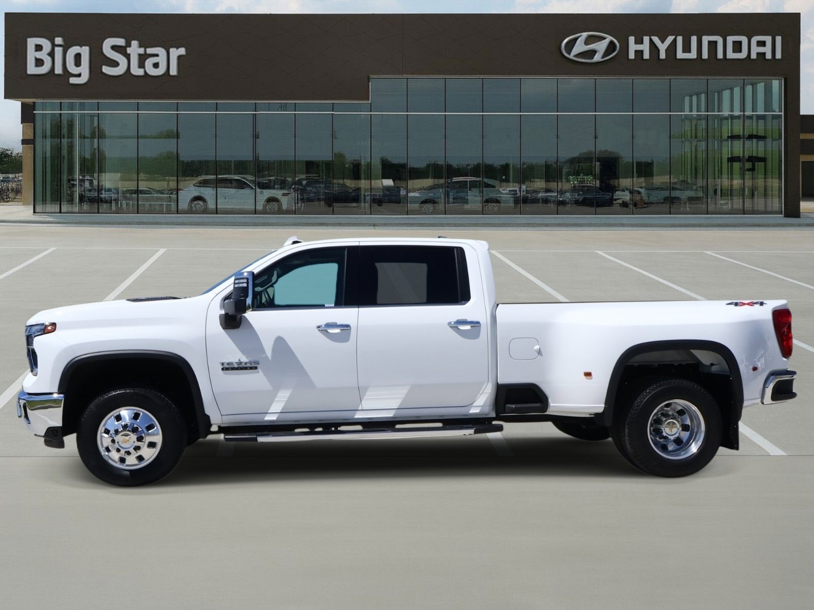 Used 2025 Chevrolet Silverado 3500 LTZ w/ LTZ Texas Edition image 2