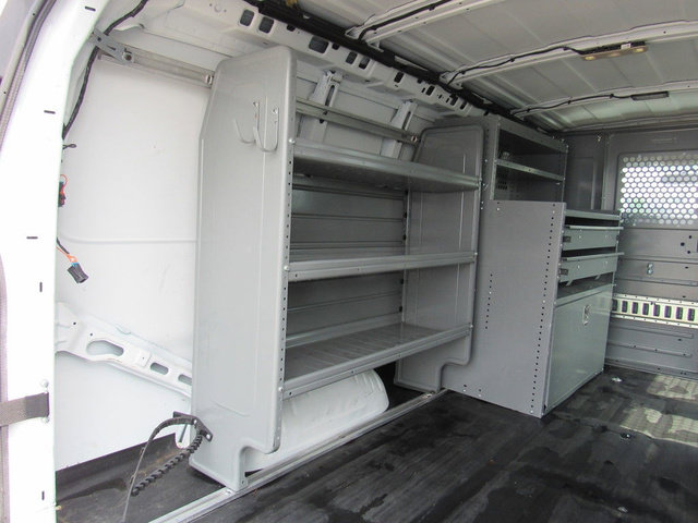 Used 2015 Chevrolet Express 2500 RWD image 25