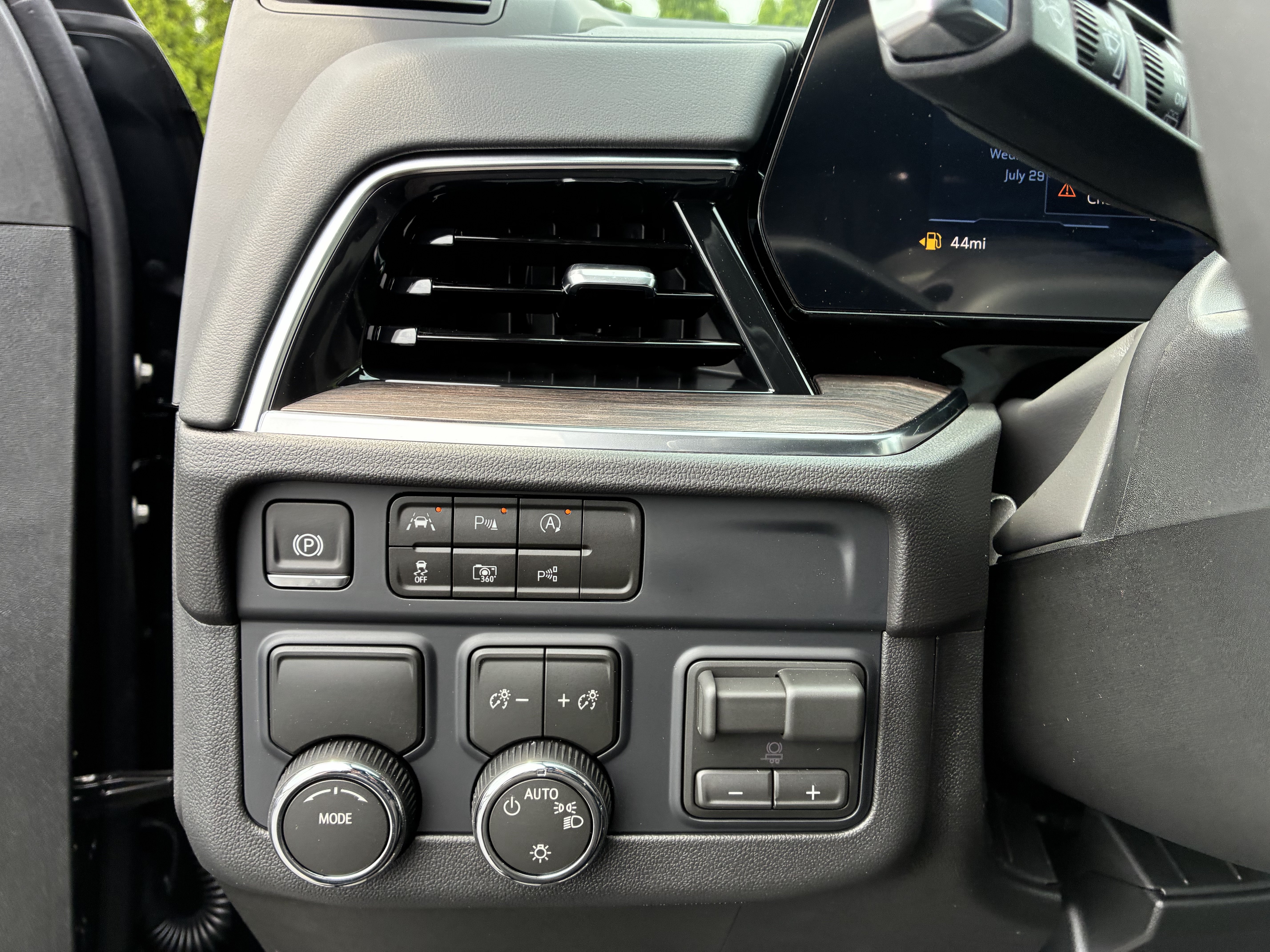 New 2026 Chevrolet Suburban LS w/ Max Trailering Package RWD image 26