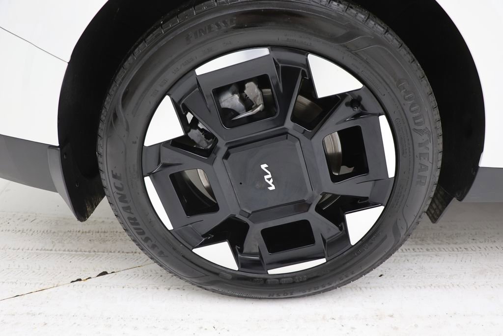 Used 2025 Kia Carnival EX FWD image 10