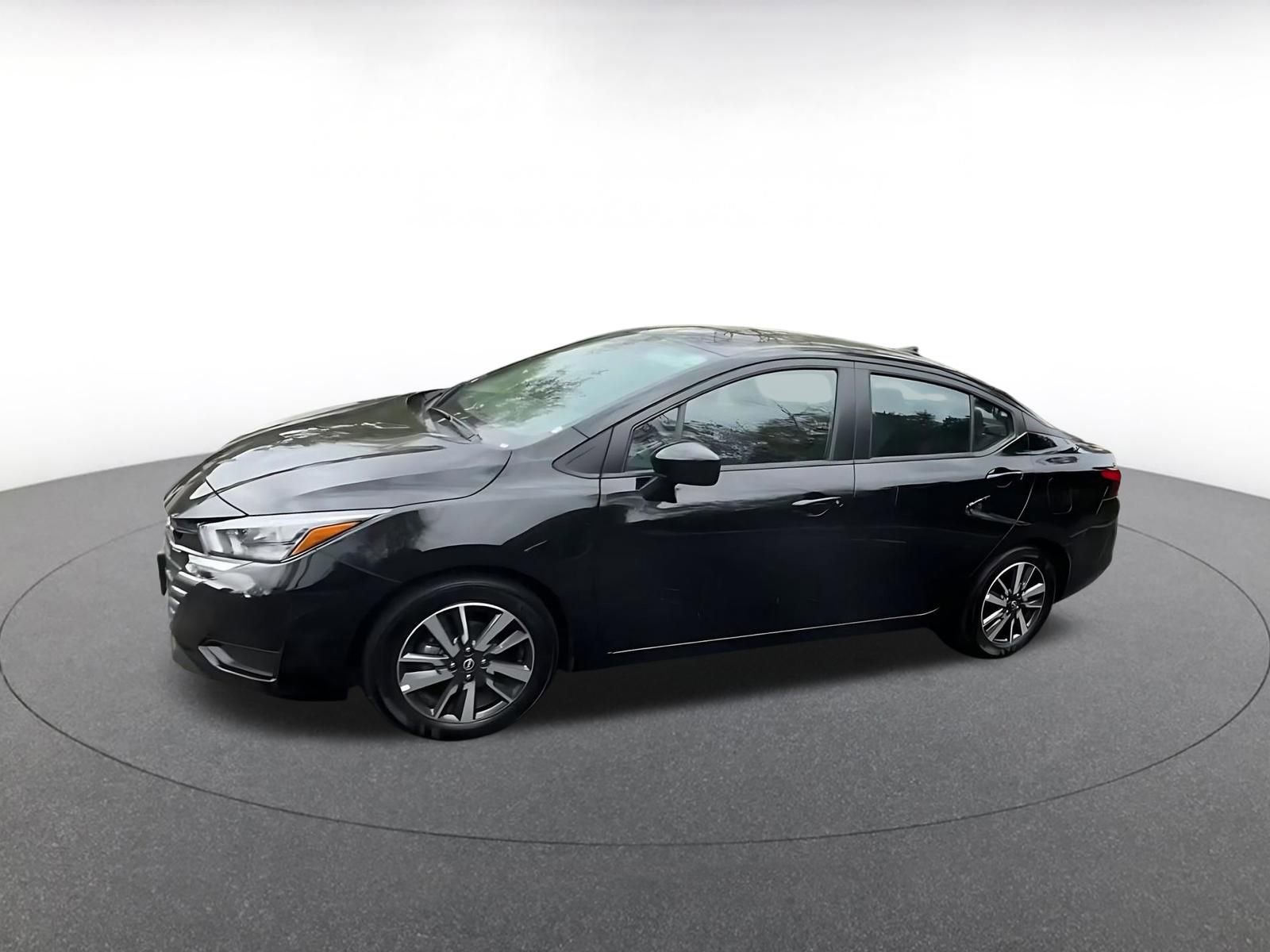 Used 2025 Nissan Versa SV image 8