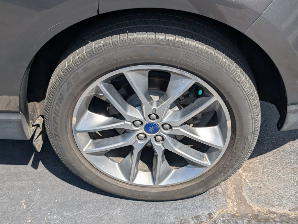 Used 2016 Ford Edge Titanium w/ Equipment Group 302A AWD/4WD image 19
