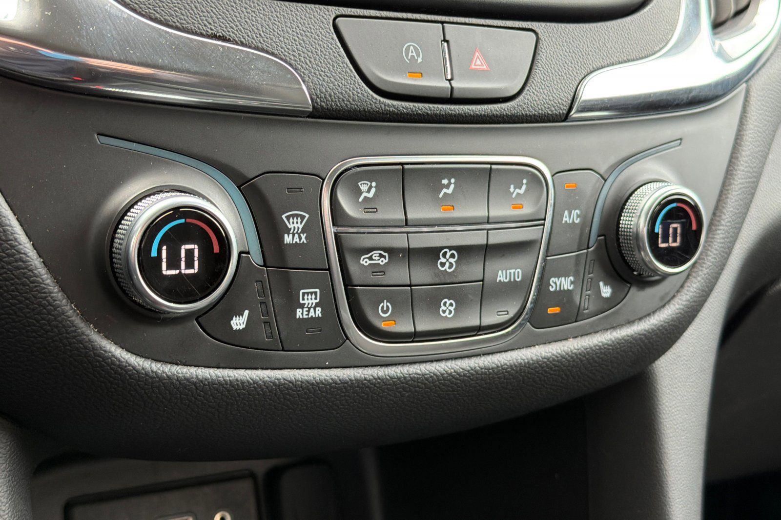 Used 2024 Chevrolet Equinox LT AWD/4WD image 19