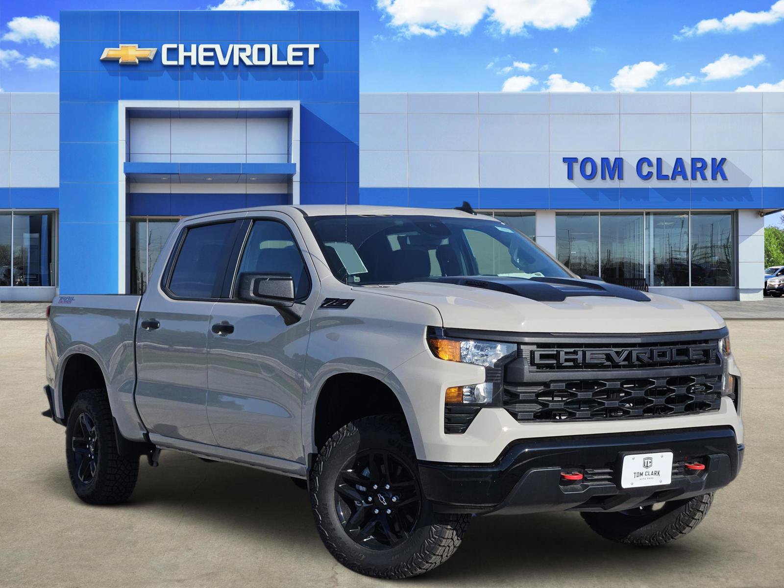 New 2026 Chevrolet Silverado 1500 Custom Trail Boss w/ LPO, Dark Essentials Package