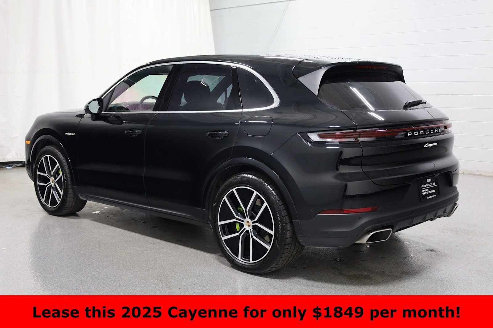 Certified 2025 Porsche Cayenne E-Hybrid image 3