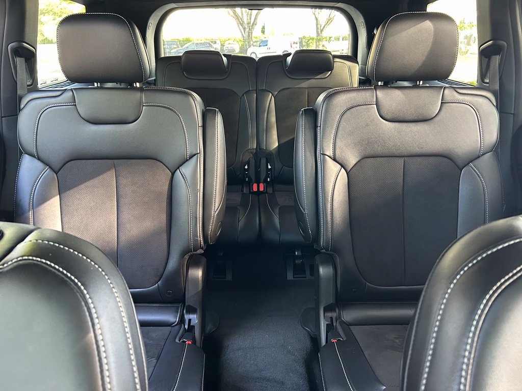 Used 2025 Jeep Grand Cherokee L Altitude RWD image 14