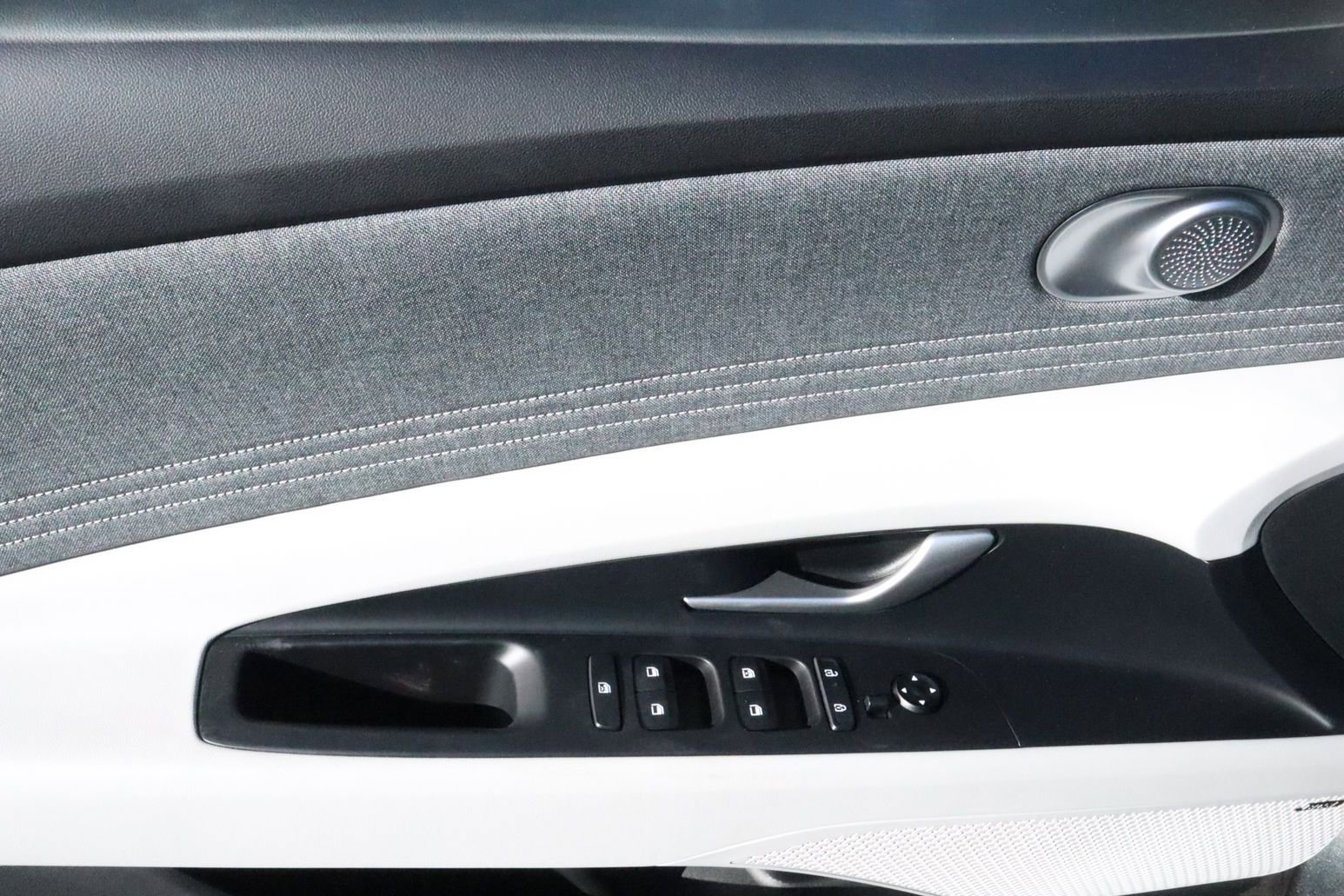 New 2026 Hyundai Elantra Limited image 23