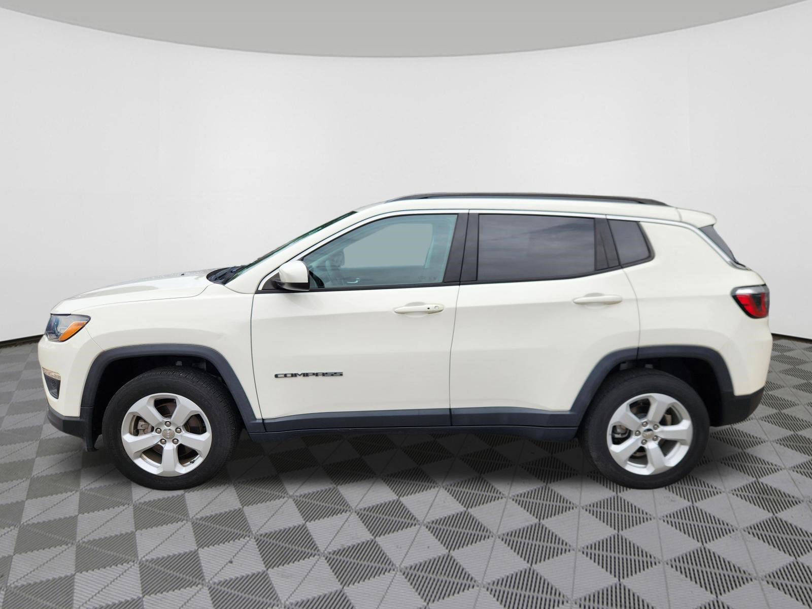 Used 2019 Jeep Compass Latitude AWD/4WD image 5