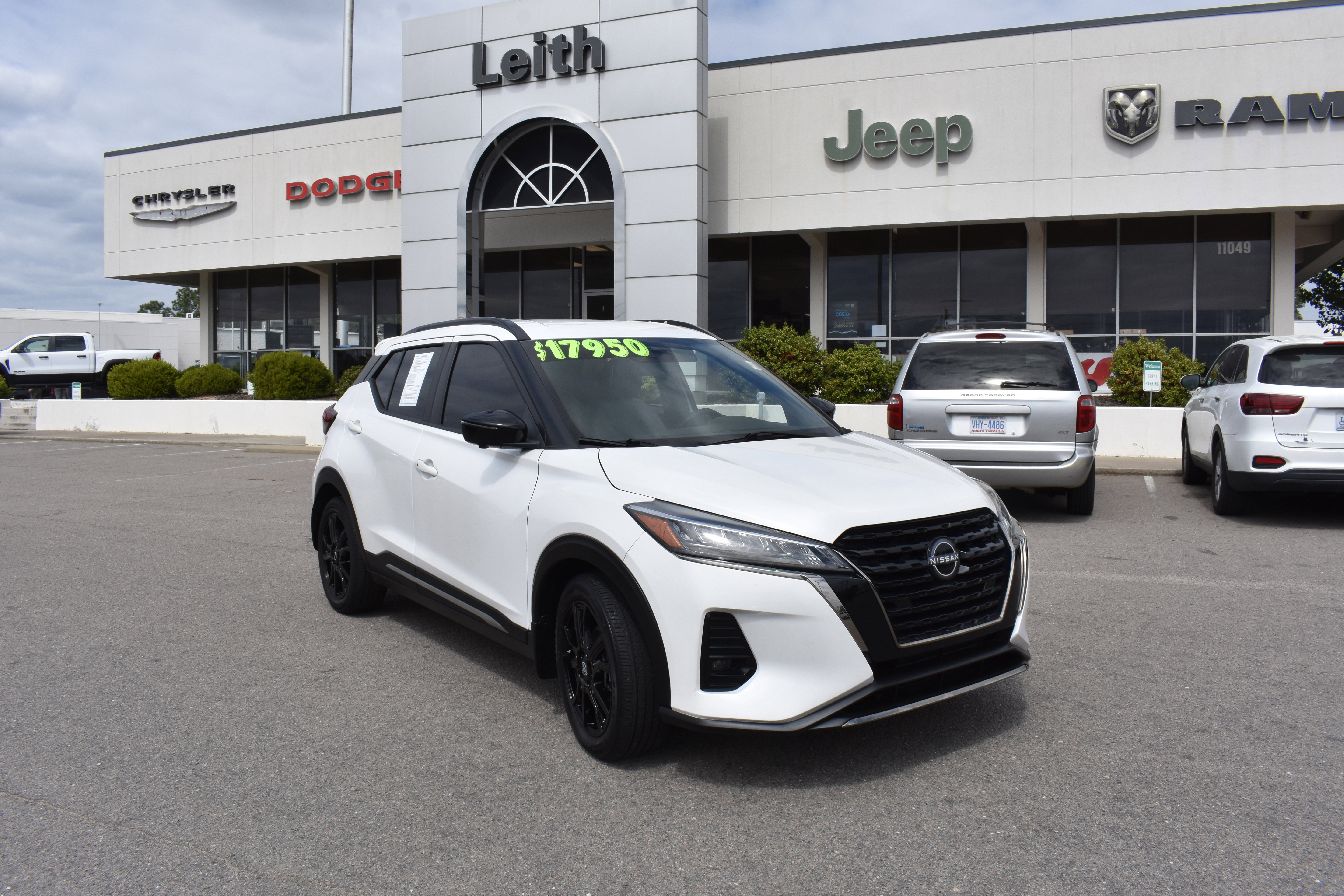 Used 2023 Nissan Kicks SR w/ SR Premium Package image 1