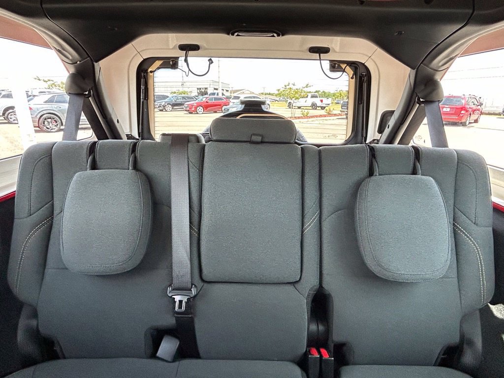 Used 2025 Jeep Wrangler Unlimited Sahara AWD/4WD image 13