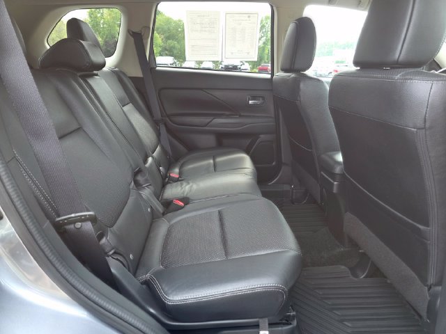 Used 2016 Mitsubishi Outlander GT AWD/4WD image 25