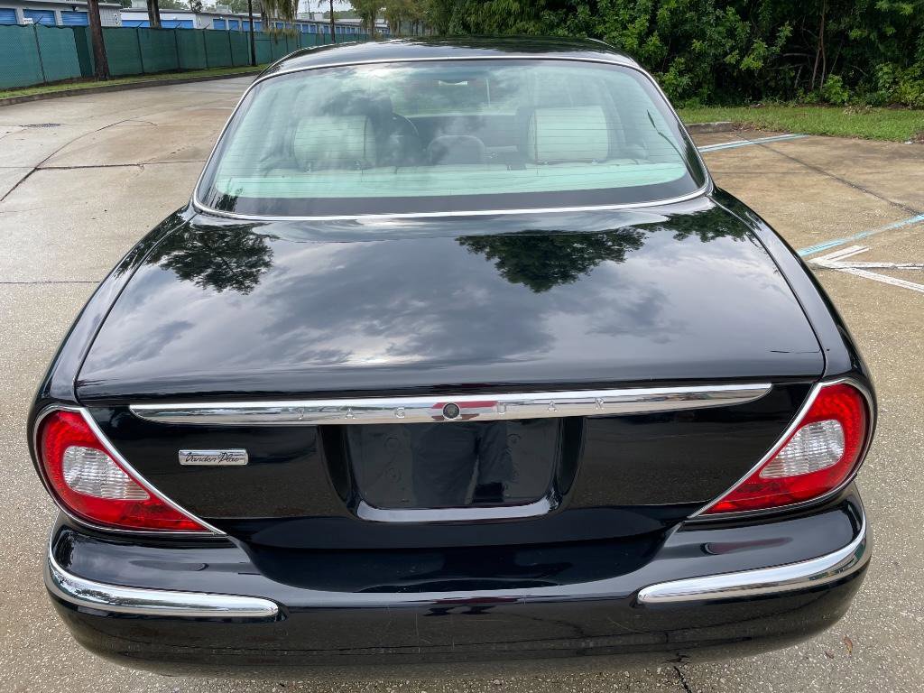 Used 2004 Jaguar XJ8 XJ8 Vanden Plas image 6
