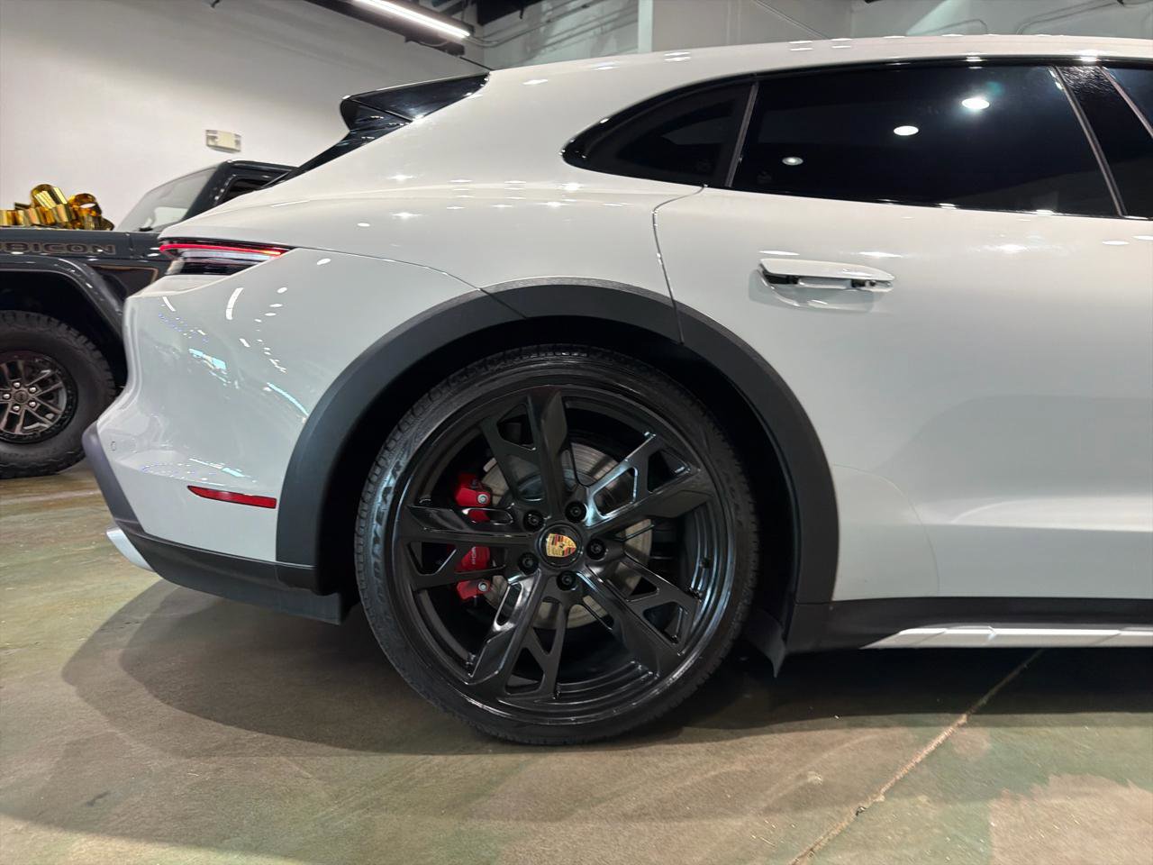 Used 2023 Porsche Taycan 4S w/ Premium Package image 8