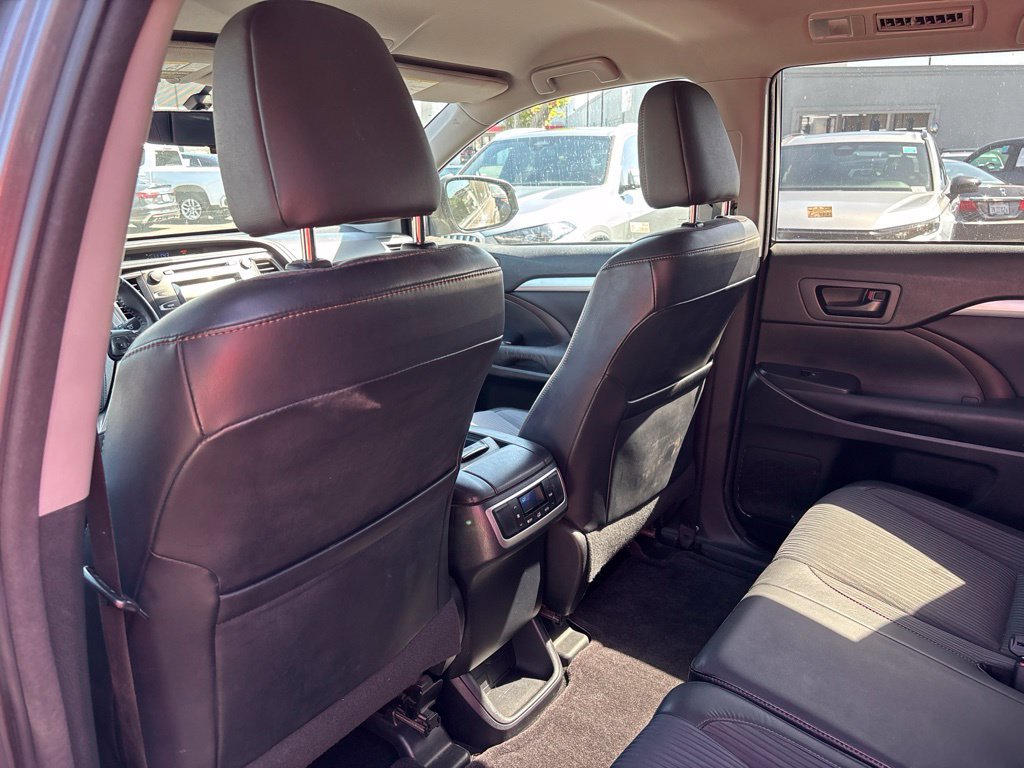 Used 2015 Toyota Highlander Plus FWD image 10