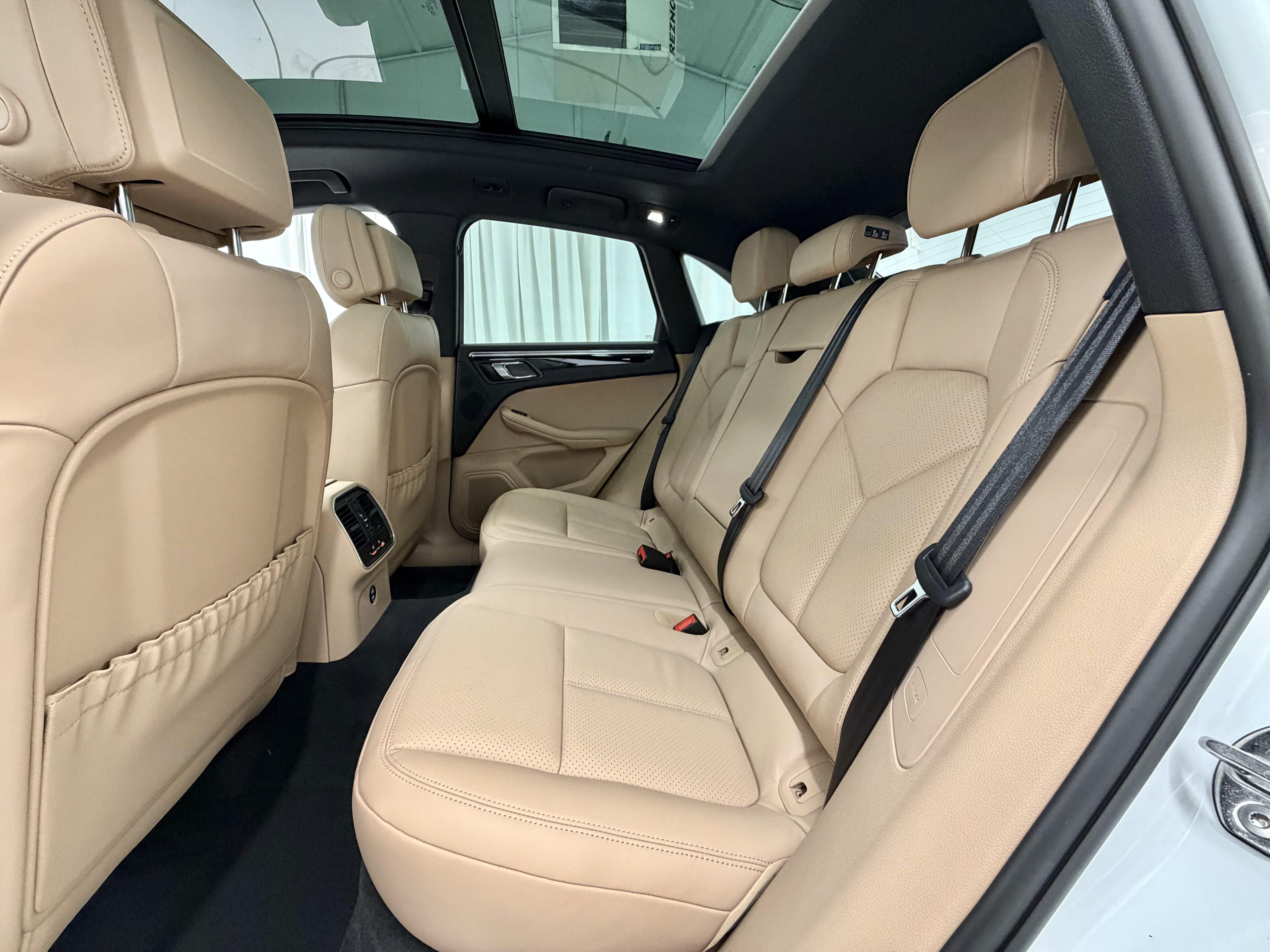 Certified 2026 Porsche Macan AWD/4WD image 20