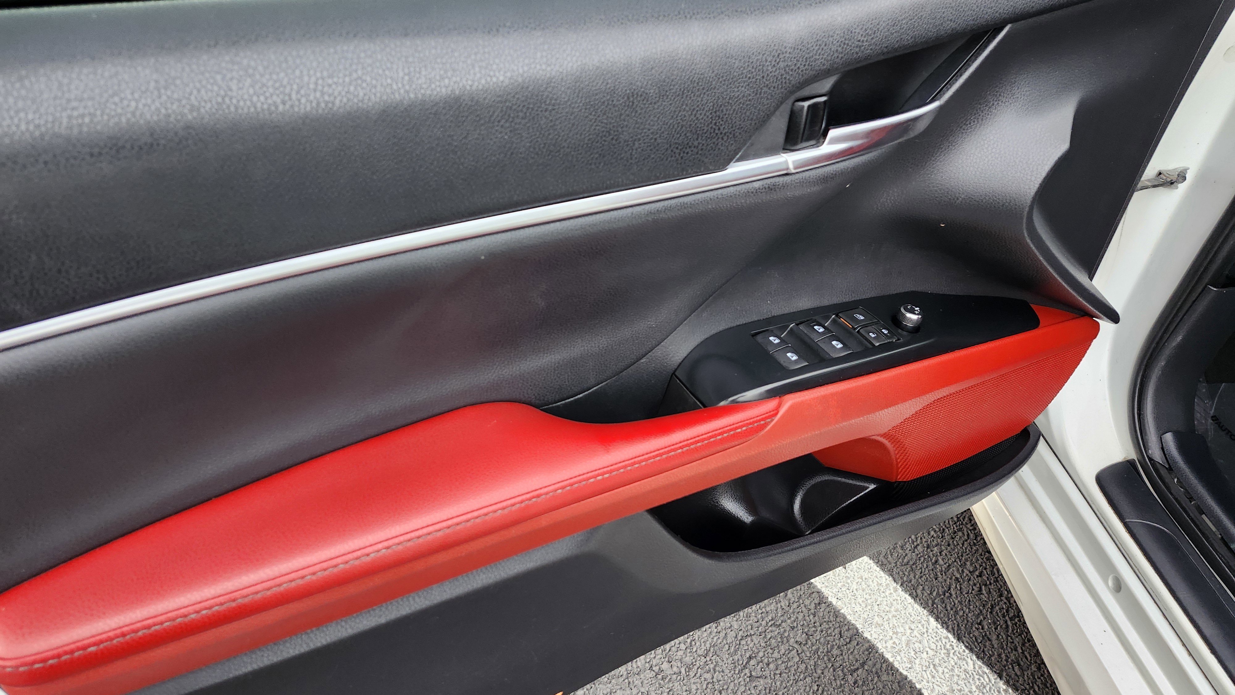 Used 2020 Toyota Camry XSE image 16