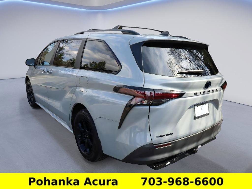 Used 2025 Toyota Sienna XLE Woodland Edition image 5
