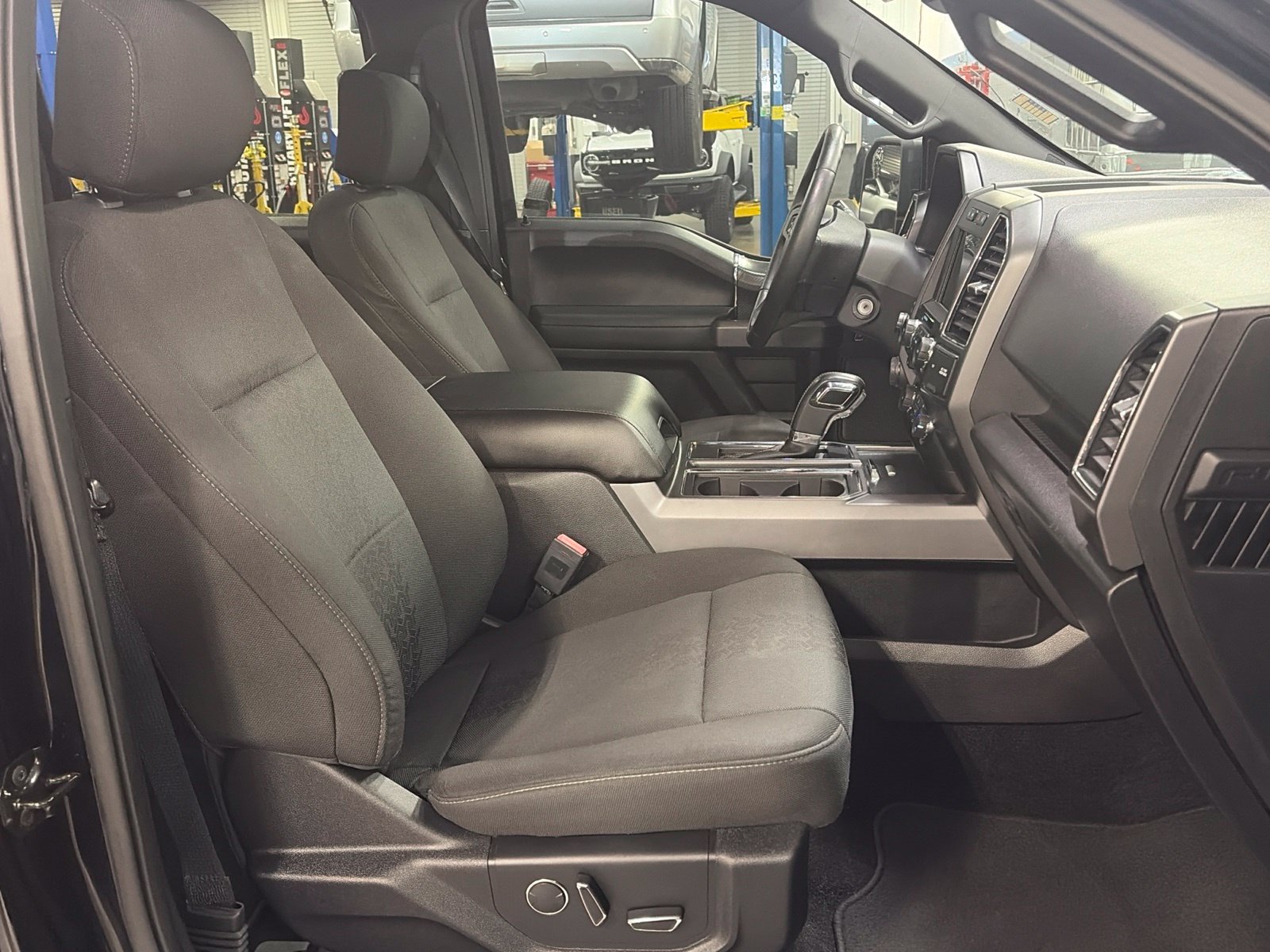 Used 2018 Ford F150 XLT w/ Equipment Group 302A Luxury AWD/4WD image 19